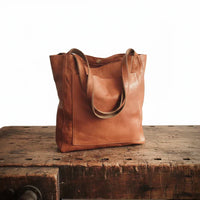 Laura - Timeless Tote Bag