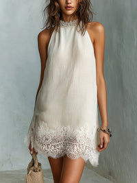 Elegant mini dress with V-neck lace in off-white